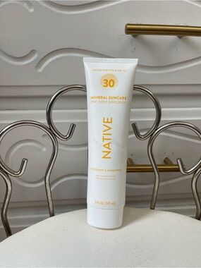NEW native mineral sunscreen
